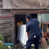 มูลนิธิฯ รับมอบสิ่งของจาก คุณภาณุ -​ คุณกฤติยา ว่องวิบูลย์รั ... Image 2