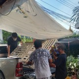 มูลนิธิฯ รับมอบสิ่งของจาก คุณธารารัตน์​ เขียวสะอาด และครอบคร ... Image 1