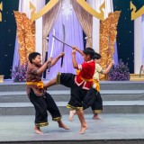 &quot;ร้อยดวงใจถวาย สมเด็จพระศรีนครินทราบรมราชชนนี และสมเด็จพระพี ... Image 9