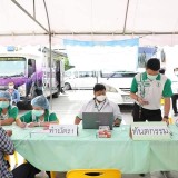 มูลนิธิฯ ร่วมกับ สำนักอนามัย กรุงเทพมหานคร ออกหน่วยแพทย์และส ... Image 5