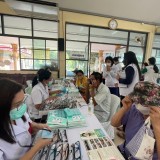 มูลนิธิฯ ร่วมกับ สำนักอนามัย กรุงเทพมหานคร ออกหน่วยแพทย์และส ... Image 2