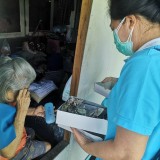 มูลนิธิฯ ร่วมกับ ศูนย์บริการสาธารณสุข 35 เพื่อส่งมอบถุงยังชี ... Image 7